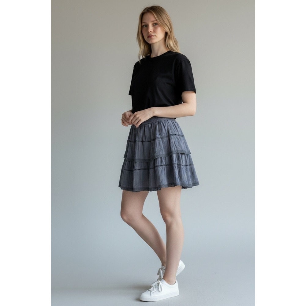 American Eagle Gray Tiered Mini Skirt Crochet Lace Trim Smocked Ruffle Medium